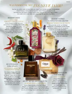 BURBERRY GODDESS EAU DE PARFUM, Ein leuchtender Auftakt aus Himbeer-Akkord trifft auf strahlende Lavendel-Essenz. Im Herzen entfaltet sich das charakteristische Trio aus Vanille-Extrakten – cremig, vielschichtig, tröstlich. Wildleder-Akkord und Vanille in der Basis schenken Wärme, Textur und Sinnlichkeit. ab 01.01.2026 gültig | Seite: 15 | Produkte: Parfüm, Duft, Orangen, Eau de Parfum