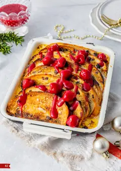 Forhåndsvisning av Bread Pudding with Cherry Sauce, Bread pudding topped with cherry sauce. gyldig fra 27.11.2025 | Side: 82