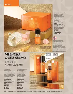 Pré-visualização Fragrância Roll-On Pulse Point Revive (Moda), Este roller de aromaterapia é preenchido com óleos essenciais de bergamota, limão e gengibre para ajudar a reiniciar os teus sentidos e dar-te um motivo para sorrir. 9 ml válido de 01.11.2025 | Página: 162 | Produtos: Agua, Pimenta, Óleo, Difusor