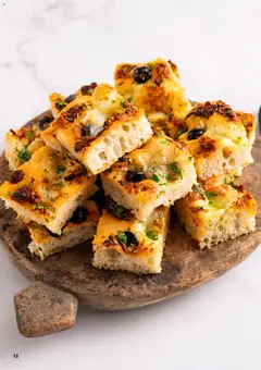 Forhåndsvisning av Focaccia, Slices of focaccia bread with toppings. gyldig fra 02.03.2026 | Side: 12 | Produkter: Підгузки