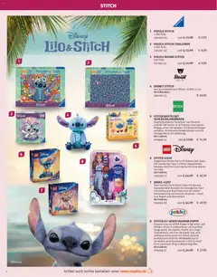 STITCH ILY 4EVER FASHION PUPPE, Diese Disney ily 4EVER Puppe trägt einen auffälligen Stitch-Grafikpullover und knöchellange Jeans. Ihr zweites Outfit: ein Cargo-Taschenrock, ein One-Shoulder-Top, eine tiefblaue kurze Jacke mit Stitch-Gesicht. Komplettiert wird die Modewelle durch Sandalen, eine Handtasche in Stitch-Kopfform und einen Ring in Mädchengröße. Ab 6 Jahren. ab 27.10.2025 gültig | Seite: 8