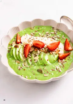 Forhåndsvisning av Smoothie Bowl, Green smoothie bowl with avocado, banana, strawberries, and seeds. gyldig fra 02.03.2026 | Side: 64
