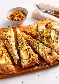 Forhåndsvisning av Brie and Apricot Flatbread, Flatbread topped with brie cheese, apricot, and nuts. gyldig fra 02.03.2026 | Side: 32