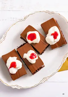 Forhåndsvisning av Chocolate Dessert, Chocolate dessert with cream and strawberry topping. gyldig fra 22.10.2025 | Side: 39