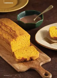 Pré-visualização SOBREMESAS, Dessert loaf with chocolate sauce. válido de 01.10.2025 | Página: 12 | Produtos: Chocolate