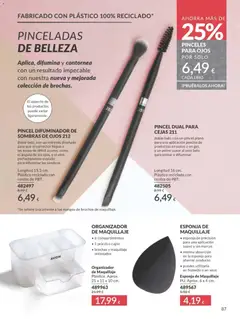Vista previa ESPONJA DE MAQUILLAJE, • esponja de precisión para una aplicación suave y sin marcas, • mínima absorción en la esponja para ahorrar producto, • puedes utilizarla en húmedo o en seco, Esponja de Maquillaje PU. Aprox. 6 x 4 cm. válido desde el 01.11.2025 | Página: 87 | Productos: Esponja, Maquillaje, Polvo, Organizador