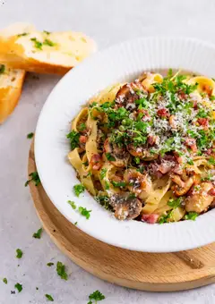 Forhåndsvisning av Pasta, Pasta with mushrooms, bacon, and parsley. gyldig fra 02.03.2026 | Side: 36 | Produkter: Сушильные машины, Pasta