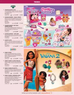 DISNEY VAIANA 2 SINGENDE PUPPE, In ihrem wundervollen Kleidchen mit polynesischen Mustern begeistert sie beim Hula-Hüftschwung Groß und Klein. Dabei erstrahlen ihre filigran gearbeiteten Royal-Reflection™-Augen wie magisch! Größe 35 cm. Ab 3 Jahren. ab 27.10.2025 gültig | Seite: 91 | Produkte: Ofen, Toaster, Eis