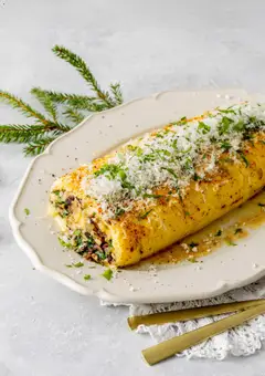 Forhåndsvisning av Polenta Roulade, Polenta roulade with mushroom and spinach filling, topped with parmesan and parsley. gyldig fra 01.12.2025 | Side: 34 | Produkter: Огорожа, Сушильные машины, Polenta